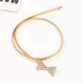 Dettaglio di una catena in metallo dorato elastica con fibbia a fiocco in strass lucidi - 60-80cm / 15 Doppia Coda / Oro