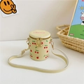 Détail du sac cylindre beige avec imprimé cerise et broderie cerise rose en haut - Jaune