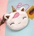 Détail du sac licorne en peluche blanche avec corne dorée et bandoulière rose - Blanc avec Corne d'Or (Unicorn-6)