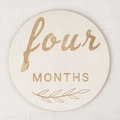 Carte étape bébé en bois pour quatre mois avec motif de feuilles sur lin - Quatre Mois (four MONTHS) / Pièce Unique