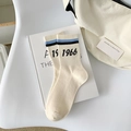 Chaussettes rétro blanc crème avec rayures bleu-noir et impression numérique 1966 - Taille unique / Numéro Rétro (1966)