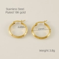 18K goud vergulde roestvrijstalen creolen met gegraveerd Grieks meander patroon - Diameter 23mm / Goud