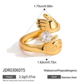 Anillo de abrazo dorado en acero inoxidable con piedra de circón blanco central - Estilo Manos Abrazadas con Zirconia (JDR0306075) / Dorado