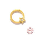 Gedetailleerd zicht van 925 sterling zilveren gouden oorbel met ster en edelsteen - Ster Hanger Stijl / Goud