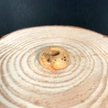 Orangefarbene Naturachat-Edelsteinperle mit schwarzen Flecken auf Holzsockel - 5mm×10mm (4mm Loch) Abakus-Perle / Jaspis