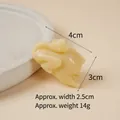 Miniatur-Hähnchenmodell aus PVC als Schlüsselanhänger in Gelb, 4 cm Länge - Mini-Ganzes Hähnchen