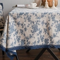 Nappe en lin et coton beige avec imprimé floral bleu et bordure en dentelle - 140*250cm / Floral Bleu avec Dentelle Bleue