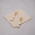 Orecchini a nodo vintage francesi in oro con doppie perle d'acqua dolce a goccia - Design a due perle