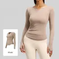 Khaki Slim Fit Yoga-Oberteil mit V-Ausschnitt und Daumenlöchern für das Training - S / Khaki