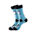 Mittelhohe Socken in Hellblau mit süßen Pinguin-Prints und schwarzen Details - Einheitsgröße / Hellblauer Pinguin