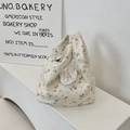 Borsa in tela beige a fiori con stampa vintage e dettagliati bordi in pizzo bianco - Beige
