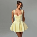 Elegante lichtgele mini-jurk met strik en kant in een nauwsluitend mouwloos silhouet - XS / Geel