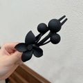 Pince à cheveux noire mate avec fleur 3D et perles au design minimaliste chic - Fleur De Gainier / Noir