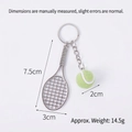 Porte-clés mini raquette de tennis argentée avec balle verte et détails de dimensions - 2cm Petit / Raquette Argent + Balle Vert Clair 2cm