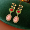 Detalle de pendientes vintage con camafeo de retrato y gema de corazón rojo - Pendientes con pin de plata 925 (Dorado-Verde)