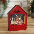 Rote 20cm Holzhütte als Weihnachtsdeko mit Weihnachtsmann- und Rentier-Motiven - Hausform