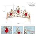 Lussuosa corona dorata con strass rossi e intricati intagli in lega metallica - Oro/Zirconia Rossa