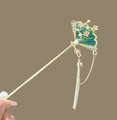 Horquilla de abanico verde con flores rosas y borlas largas de metal Hanfu - Verde