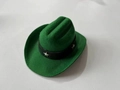Grüner Cowboyhut für Haustiere aus Filz mit schwarzem Band und silbernen Sternen - Klein 13.5cm / Grüner Ledergürtel Stern