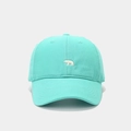 Gedetailleerd overzicht van een mintgroene honkbalpet met witte berenborduursel vooraan - Verstelbaar / Teal