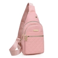 Rosafarbene gesteppte Brusttasche aus Nylon mit verstellbarem Gurt und goldener Hardware - Stil 2 / Rosa