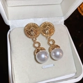 Vintage gold relief earrings featuring round metal discs and white drop pearls - Carved Disc Pearl Style (4#)