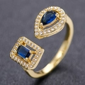 Goldener offener Ring mit birnenförmigen und rechteckigen blauen Edelsteinen und Zirkon - Einstellbar Offen / Gold + Blauer Zirkonia