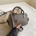 Handgewebte graue Boston-Tasche mit goldenen Beschlägen und Leder-Schultergurt - Grau