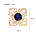 Quadratische Vintage-Goldbrosche mit blauem Kristall und gedrehtem Rand, 3,2 cm Größe - Tiefblauer quadratischer Stil (C487-A)
