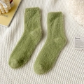 Thick warm green faux mink velvet floor socks for women in soft plush material - One Size / Dark Green