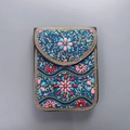 Mini sac bandoulière bohème fait main avec perlage floral coloré et bordure dorée - Vague Bleu Rose