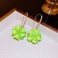 Boucles d'oreilles fleurs vert vif mat avec crochets dorés sertis de strass - Vert Lumineux