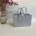Minimalist grey felt tote bag with double handles and black snap button closure - 30x20x10cm / Gray