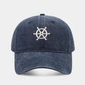 Berretto da baseball vintage in cotone lavato blu navy con ricamo a timone bianco - Regolabile / Blu navy