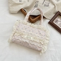 Rosa geblümte Canvas-Tasche mit weißen Spitzenrüschen und blauem Blumenmuster für Damen - Hellrosa