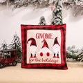 Funda de cojín navideña con diseño de gnomo y borde de cuadros escoceses rojos y negros - Lino - Tres Gnomos