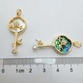 Baroque 18K gold-plated abalone shell rose flower key charms with size ruler display - Key Shape Abalone Shell