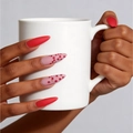 Lange Stiletto Kunstnägel in Mattrot und Kirschmuster an einer weißen Tasse gehalten - Rote Kirsche Matten Stil-Kleber Version(CJCY-58)
