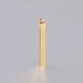 Primo piano del ciondolo a barra cubica in acciaio inossidabile dorato lucido specchio - 5*40mm / Oro