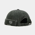 Detalle del gorro docker de algodón lavado vintage con bordado de corona y hebilla metálica - Ajustable / Verde Militar