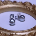 Elegant grey-purple pearl earrings with cubic zirconia in a gold vintage frame setting - Gray