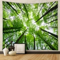 Dettaglio dell'arazzo con foresta appeso alla parete con vasi decorativi per interni - Guardando in Alto l'Ombra degli Alberi della Foresta (GT100018) / 73X95CM