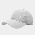 Dettaglio cappello baseball grigio chiaro con ricamo montagna e fori di ventilazione - Regolabile / Grigio chiaro