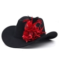 Dettaglio di cappello cowboy in lana con grande fiore di stoffa rosso e piume - M (56-58cm) / Nero