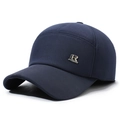 Herren Winter Baseballkappe in Dunkelblau mit Ohrenschützern und Metall-Sport-Logo - Verstellbar / Marineblau