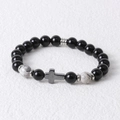 Dettaglio di perle occhio di tigre 8mm e bracciale in ematite con ciondolo a croce - Pietra Paesaggio