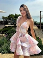 Elegantes Minikleid mit Blumenmuster, V-Ausschnitt und rosa gesteppter Tasche für Urlaub - S / Rosa Lila Blumiger Stil