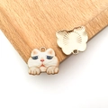 Cat alloy pendant charm 18x16mm with white enamel grumpy cat face and gold back - Pale Yellow Cat