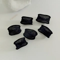 Lot de six chouchous en maille noire avec texture respirante sur fond minimaliste - Texture de Grille Noire / Lot de 6 / Noir