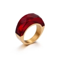 Anello in acciaio inossidabile dorato con una grande gemma di cristallo rosso sfaccettata - Rosso (KR46393-K)